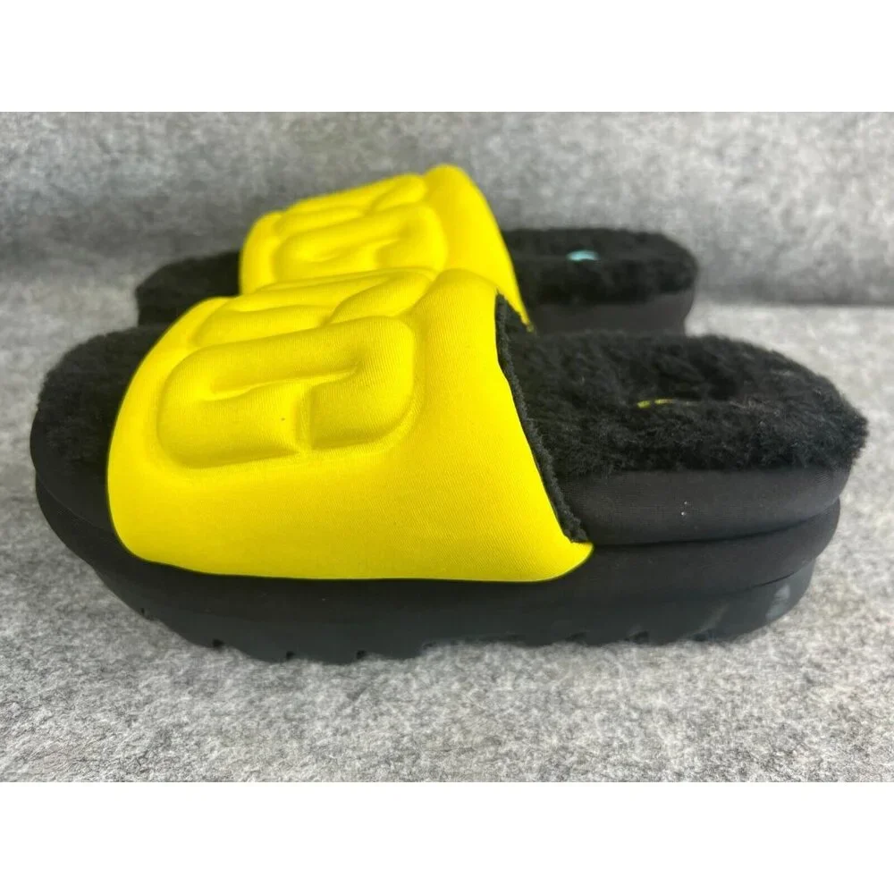 UGG Women's Graphic Maxi‎ Slide Women's 6 in Canary/Black Sandals